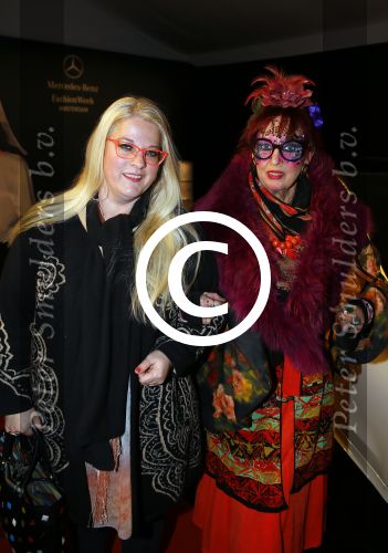 Amsterdam 23 januari 2015
Anna Drijver op de fietsRed carpet op de amsterdam fashion week powered by Mercedes.
Petra Heyboer