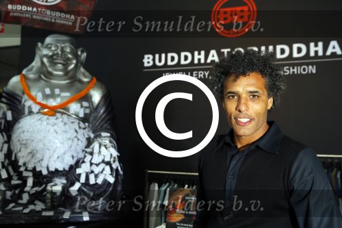 Amsterdam 26 januari 2015
Winston Post draait als dj op de buddha to buddha stand op de modefabriek in de rai.
Goldbergh van Sandra Peet heeft een mooie stand.
Portare heeft twee neiwue merken. Pierre v Hooijdonk staat er met Metro Sneakers.
Mooie container als stand en Goosecraft heeft een hele mooie stand.