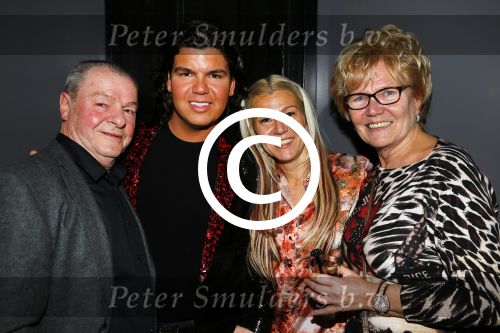 Uitgeest 20 januari 2015
Roy Donders en zijn vriend Marvin zus Rian en ouders bij de nieuwjaarsreceptie van Henk Geels.