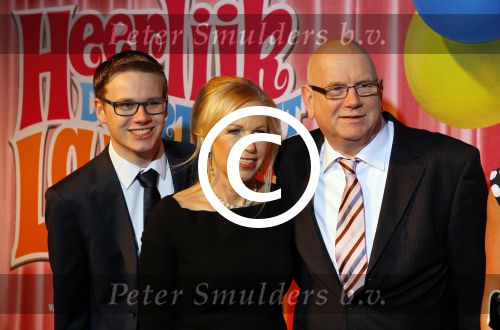 Breda 1 februari 2015
Premiere Heerlijk duurt het langst in het chasse theater.
Ruud De Graaf, Hans Cornelissen en Suzanne van Dommelen met partners