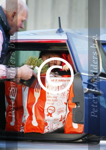 Uitdam/Amsterdam 17 januari 2015
Katja Schuurman rijdt met dochter Sammie van hun huis naar een landwinkel in Amsterdam waar ze samen boodschappen doen.