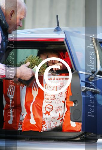 Uitdam/Amsterdam 17 januari 2015
Katja Schuurman rijdt met dochter Sammie van hun huis naar een landwinkel in Amsterdam waar ze samen boodschappen doen.