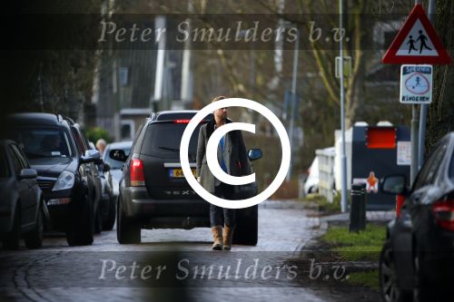 Zuiderwoude 9 februari 2015
Thijs Romer haalt dochter Sammie van school