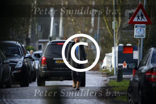 Zuiderwoude 9 februari 2015
Thijs Romer haalt dochter Sammie van school
