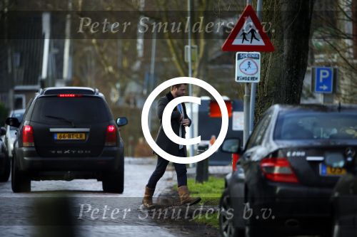 Zuiderwoude 9 februari 2015
Thijs Romer haalt dochter Sammie van school