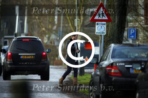 Zuiderwoude 9 februari 2015
Thijs Romer haalt dochter Sammie van school