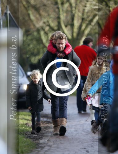 Zuiderwoude 9 februari 2015
Thijs Romer haalt dochter Sammie van school