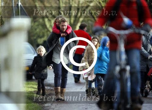 Zuiderwoude 9 februari 2015
Thijs Romer haalt dochter Sammie van school