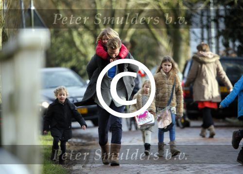 Zuiderwoude 9 februari 2015
Thijs Romer haalt dochter Sammie van school