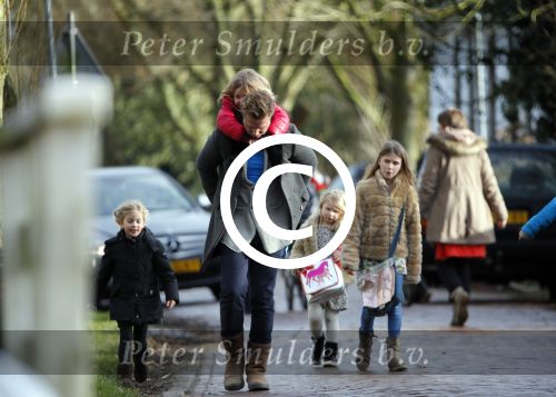 Zuiderwoude 9 februari 2015
Thijs Romer haalt dochter Sammie van school