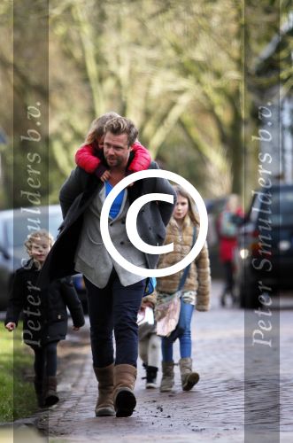 Zuiderwoude 9 februari 2015
Thijs Romer haalt dochter Sammie van school