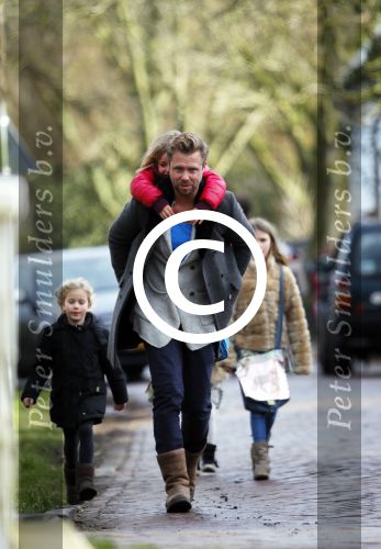 Zuiderwoude 9 februari 2015
Thijs Romer haalt dochter Sammie van school