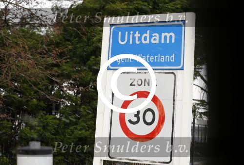 Uitdam - Zuiderwoude 29 januari 2015
De vader van Katja Schuurman haaltr zijn kleindochter Sammie op van school.