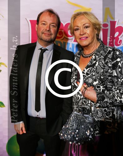 Breda 1 februari 2015
Premiere Heerlijk duurt het langst in het chasse theater.
Viola Holt met zoon