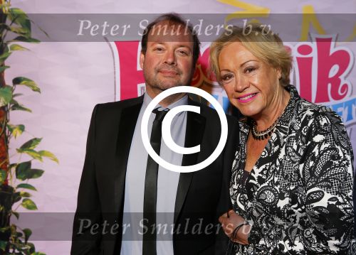 Breda 1 februari 2015
Premiere Heerlijk duurt het langst in het chasse theater.
Viola Holt met zoon