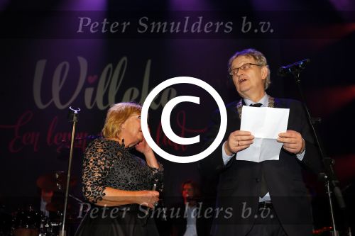 Amsterdam 2 februari 2015
Willeke Alberti viert haar 60 jarig artiesten jubileum in Carre en haar 70e verjaardag.
Willeke krijgt van burgemeester Eberhard v d Laan onderscheiding en een brief van Koningin Maxima