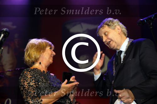 Amsterdam 2 februari 2015
Willeke Alberti viert haar 60 jarig artiesten jubileum in Carre en haar 70e verjaardag.
Willeke krijgt van burgemeester Eberhard v d Laan onderscheiding en een brief van Koningin Maxima