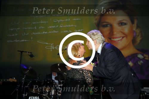 Amsterdam 2 februari 2015
Willeke Alberti viert haar 60 jarig artiesten jubileum in Carre en haar 70e verjaardag.
Willeke krijgt van burgemeester Eberhard v d Laan onderscheiding en een brief van Koningin Maxima