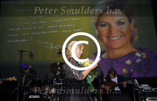 Amsterdam 2 februari 2015
Willeke Alberti viert haar 60 jarig artiesten jubileum in Carre en haar 70e verjaardag.
Willeke krijgt van burgemeester Eberhard v d Laan onderscheiding en een brief van Koningin Maxima