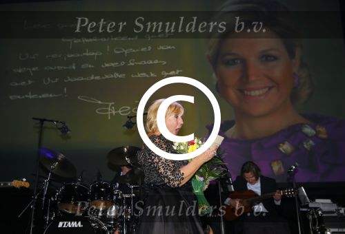 Amsterdam 2 februari 2015
Willeke Alberti viert haar 60 jarig artiesten jubileum in Carre en haar 70e verjaardag.
Willeke krijgt van burgemeester Eberhard v d Laan onderscheiding en een brief van Koningin Maxima