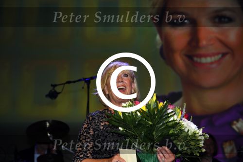 Amsterdam 2 februari 2015
Willeke Alberti viert haar 60 jarig artiesten jubileum in Carre en haar 70e verjaardag.
Willeke krijgt van burgemeester Eberhard v d Laan onderscheiding en een brief van Koningin Maxima
