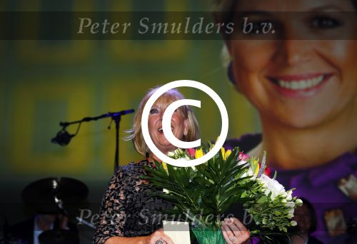Amsterdam 2 februari 2015
Willeke Alberti viert haar 60 jarig artiesten jubileum in Carre en haar 70e verjaardag.
Willeke krijgt van burgemeester Eberhard v d Laan onderscheiding en een brief van Koningin Maxima