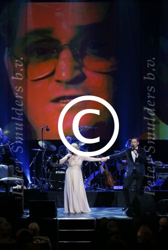 Amsterdam 2 februari 2015
Willeke Alberti viert haar 60 jarig artiesten jubileum in Carre en haar 70e verjaardag.
Willeke met zoon Johnny de Mol