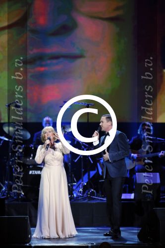 Amsterdam 2 februari 2015
Willeke Alberti viert haar 60 jarig artiesten jubileum in Carre en haar 70e verjaardag.
Willeke met zoon Johnny de Mol