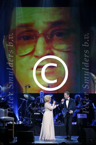 Amsterdam 2 februari 2015
Willeke Alberti viert haar 60 jarig artiesten jubileum in Carre en haar 70e verjaardag.
Willeke met zoon Johnny de Mol