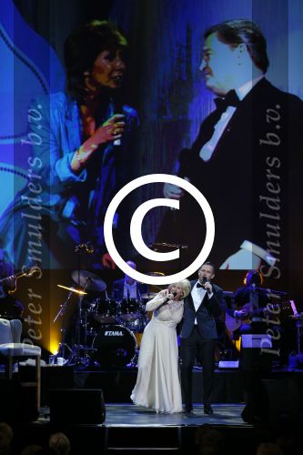 Amsterdam 2 februari 2015
Willeke Alberti viert haar 60 jarig artiesten jubileum in Carre en haar 70e verjaardag.
Willeke met zoon Johnny de Mol