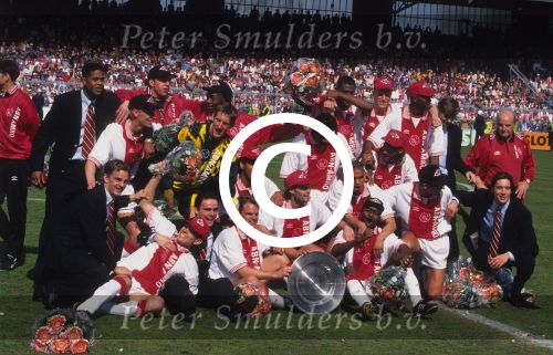 AJAX Landskampioen Seizoen 1995/1996
Met o.a. Patrick Kluivert, Clarence Seedorf,Edwin v d Sar, Winston Bogarde, Danny Blind, Frank de Boer, Ronald de Boer, Michael Reiziger, Edgar Davids, Kanu, Wamberto, Jari Litmanen