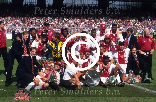 AJAX Landskampioen Seizoen 1995/1996
Met o.a. Patrick Kluivert, Clarence Seedorf,Edwin v d Sar, Winston Bogarde, Danny Blind, Frank de Boer, Ronald de Boer, Michael Reiziger, Edgar Davids, Kanu, Wamberto, Jari Litmanen