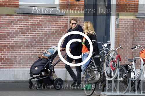 Amsterdam 23 januari 2016 
Lieke v Lexmond met vriend Bas v Veggel en zoontje aan het wandelen in Amsterdam zuid.