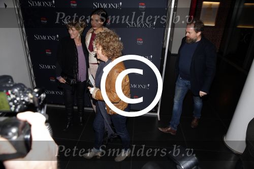 Amsterdam 3 februari 2016
Premiere Simone Kleinsma in het nieuwe de la mar theater.
Brigitte Kaandorp met partner