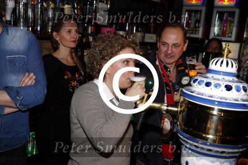Rotterdam 21 januari 2016
Presentatie de oase bar met oa Gerard Cox Joke Bruijs Brigitte Kaandorp Ron Brandsteder Jacques Herb Johnny Kraaykamp jr Tony Neef Ernst Daniel Smid Veldhuis en Kemper en Martin v Waardenberg.