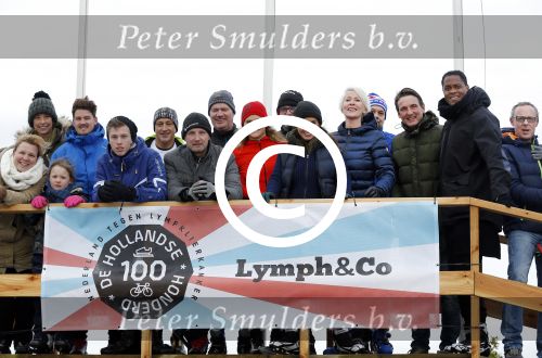 Biddinghuizen 31 januari 2016
Training voor de hollandse 100 op de schaatsbaan van Biddinghuizen. Aanwezig oa Prins Bernhard jr met kinderen Prinses Marilene Prins Maurits en Prinses Anna Prins Pieter Christiaan Prinses Emma Prinses Margriet Leontien Zijlaard v Moorsel met man Michael Zijlaard en dochter Indy Rosanna Kluivert met Patrick Nino Demy Shane en Justin Kluivert.