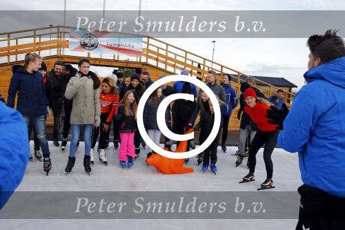 Biddinghuizen 31 januari 2016
Training voor de hollandse 100 op de schaatsbaan van Biddinghuizen. Aanwezig oa Prins Bernhard jr met kinderen Prinses Marilene Prins Maurits en Prinses Anna Prins Pieter Christiaan Prinses Emma Prinses Margriet Leontien Zijlaard v Moorsel met man Michael Zijlaard en dochter Indy Rosanna Kluivert met Patrick Nino Demy Shane en Justin Kluivert.