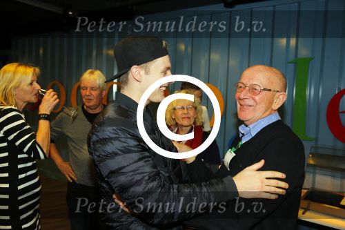 Amsterdam 28 januari 2016
Enzo Knol krijt van Youtube award vanwege zijn 1 miljoen abonnees.
Zijn hele familie incl Dee waren aanwezig.