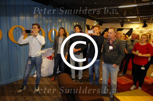 Amsterdam 28 januari 2016
Enzo Knol krijt van Youtube award vanwege zijn 1 miljoen abonnees.
Zijn hele familie incl Dee waren aanwezig.