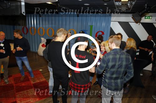 Amsterdam 28 januari 2016
Enzo Knol krijt van Youtube award vanwege zijn 1 miljoen abonnees.
Zijn hele familie incl Dee waren aanwezig.