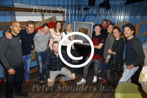 Amsterdam 28 januari 2016
Enzo Knol krijt van Youtube award vanwege zijn 1 miljoen abonnees.
Zijn hele familie incl Dee waren aanwezig.