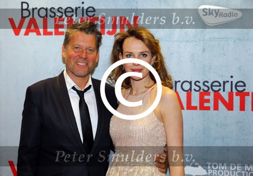 Amsterdam 25 januari 2016
Premiere Valentijn in Tuschinski met oa Georgina Verbaan Egbert Jan Weeber Roeland Fernhout Megan de Kruijf Maarten Heijmans Lies Visschedijk en Melody Klaver .
Erik v d Hoff met vriendin