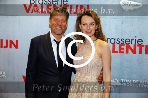 Amsterdam 25 januari 2016
Premiere Valentijn in Tuschinski met oa Georgina Verbaan Egbert Jan Weeber Roeland Fernhout Megan de Kruijf Maarten Heijmans Lies Visschedijk en Melody Klaver .
Erik v d Hoff met vriendin