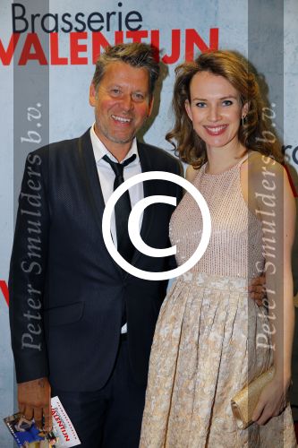Amsterdam 25 januari 2016
Premiere Valentijn in Tuschinski met oa Georgina Verbaan Egbert Jan Weeber Roeland Fernhout Megan de Kruijf Maarten Heijmans Lies Visschedijk en Melody Klaver .
Erik v d Hoff met vriendin