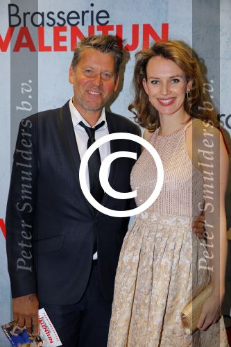 Amsterdam 25 januari 2016
Premiere Valentijn in Tuschinski met oa Georgina Verbaan Egbert Jan Weeber Roeland Fernhout Megan de Kruijf Maarten Heijmans Lies Visschedijk en Melody Klaver .
Erik v d Hoff met vriendin