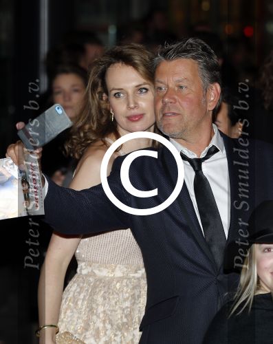 Amsterdam 25 januari 2016
Premiere Valentijn in Tuschinski met oa Georgina Verbaan Egbert Jan Weeber Roeland Fernhout Megan de Kruijf Maarten Heijmans Lies Visschedijk en Melody Klaver .
Erik v d Hoff met vriendin