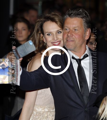 Amsterdam 25 januari 2016
Premiere Valentijn in Tuschinski met oa Georgina Verbaan Egbert Jan Weeber Roeland Fernhout Megan de Kruijf Maarten Heijmans Lies Visschedijk en Melody Klaver .
Erik v d Hoff met vriendin