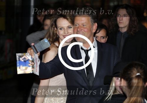 Amsterdam 25 januari 2016
Premiere Valentijn in Tuschinski met oa Georgina Verbaan Egbert Jan Weeber Roeland Fernhout Megan de Kruijf Maarten Heijmans Lies Visschedijk en Melody Klaver .
Erik v d Hoff met vriendin