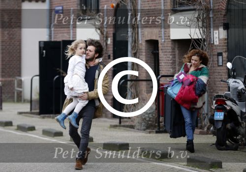 Amsterdam 6 februari 2016
Katja Schuurman en haar vriend Freek v Noortwijk hallen samen Sammie op bij haar vader Thijs Romer. Thijs woont net in een ander appartement.