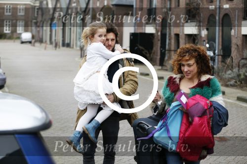 Amsterdam 6 februari 2016
Katja Schuurman en haar vriend Freek v Noortwijk hallen samen Sammie op bij haar vader Thijs Romer. Thijs woont net in een ander appartement.